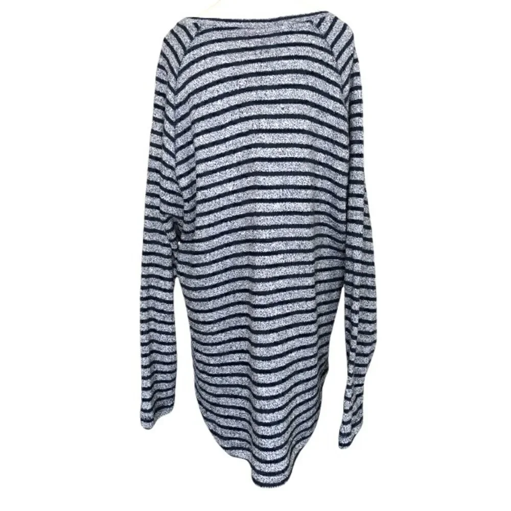 Men’s Airwalk size Large blue/gray striped sweater